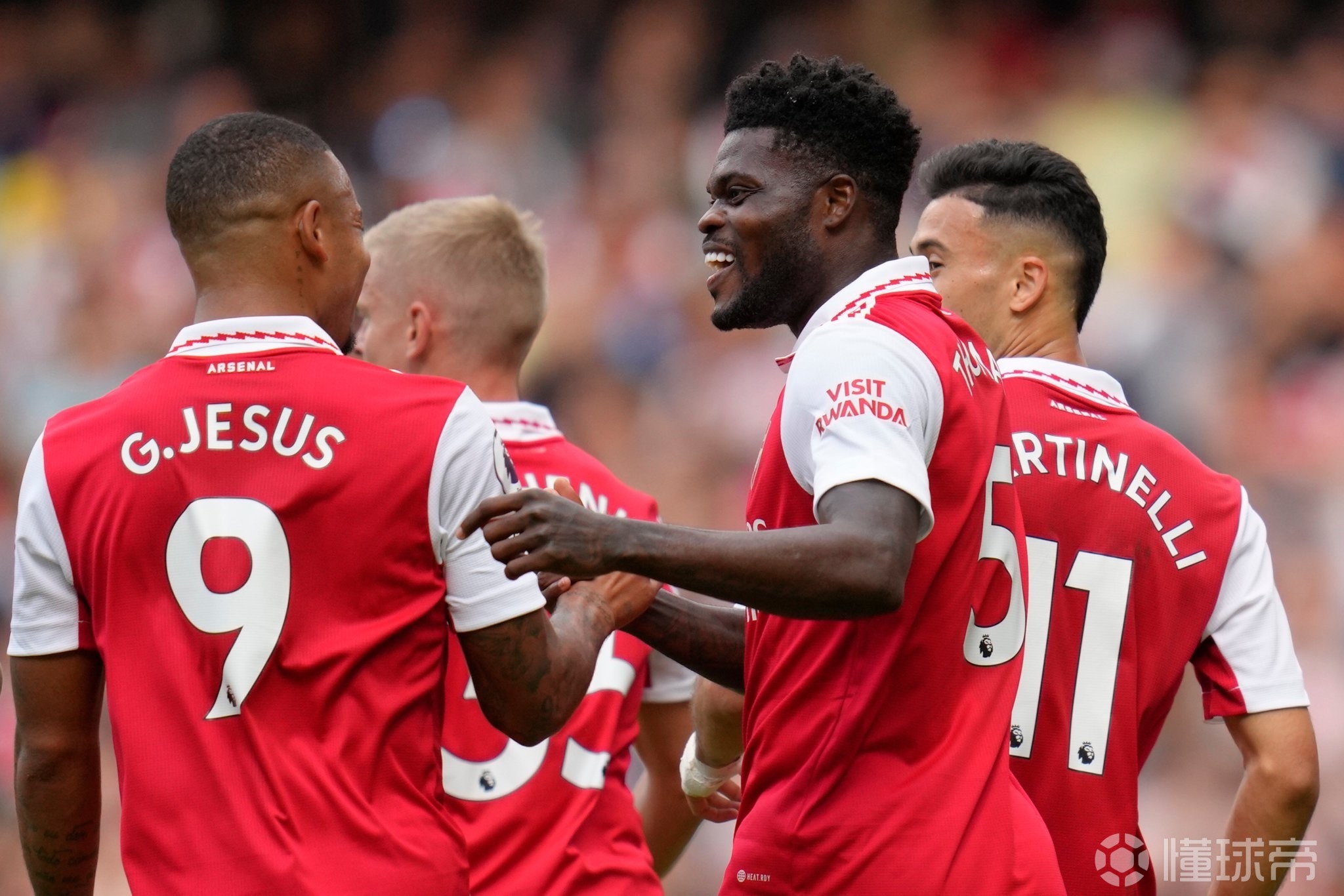 曼联转会市场豪掷千万求阿莫林离队，换帅传闻频起球队未来引关注